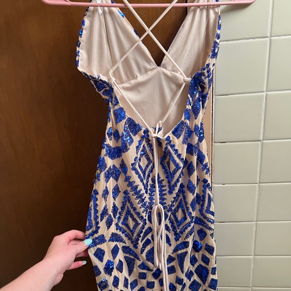 Formal dress - Picture 2 of 4